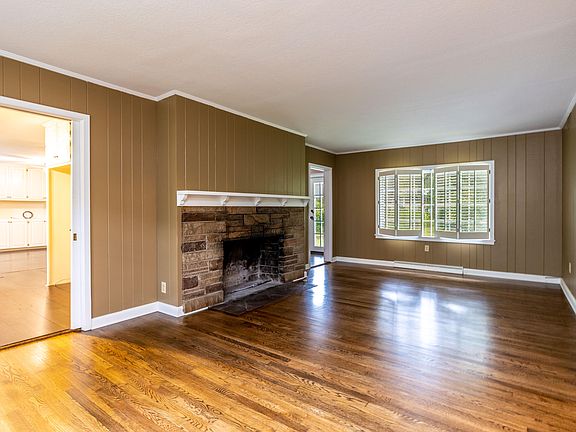 3rd image of 1701 Wilkinson Pike