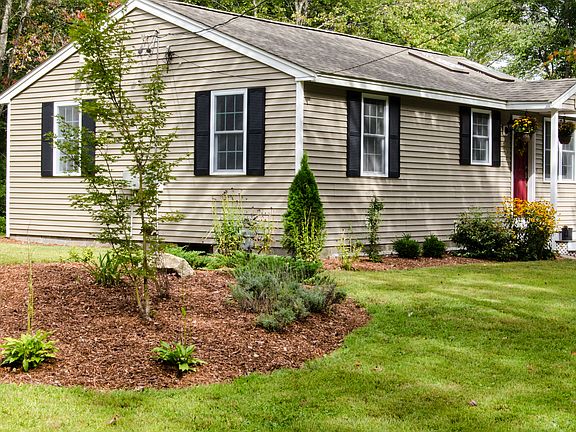 Low maintenance vinyl siding