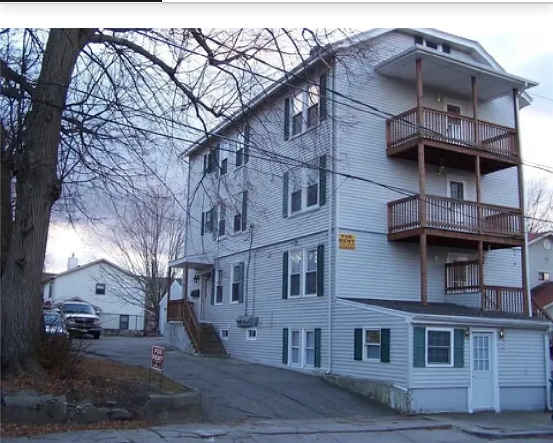 3 bed, 1078 sqft, $1,900 — Photo 2