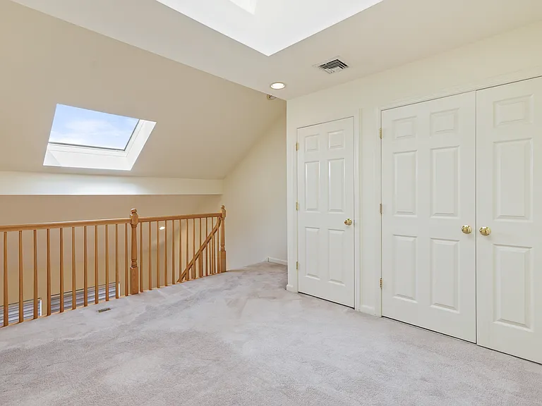 2435 Bedford St #21 — Photo 10