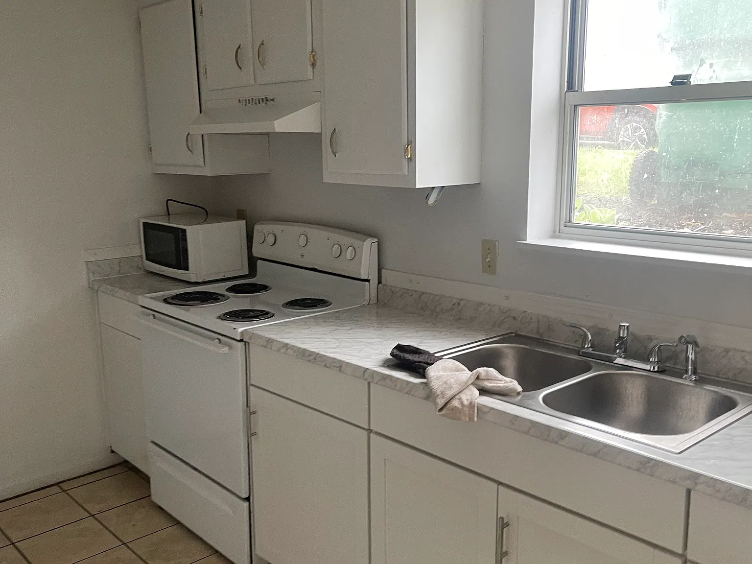 121 Lucas Dr — Photo 2