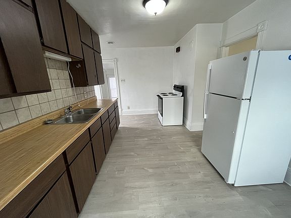4th image of 722 S 22nd St