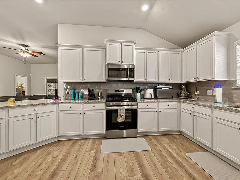 2605 Golden Palms Ln — Photo 20