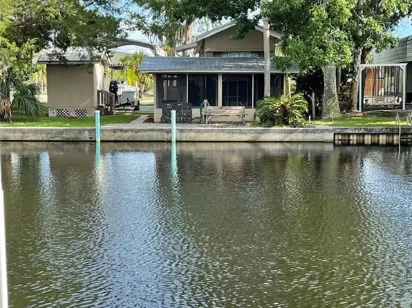 42 SE 903rd Ave, Old Town, FL 32680