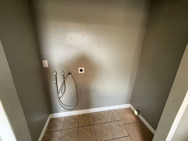 2570-2572 Chestnut Woods Dr — Photo 8