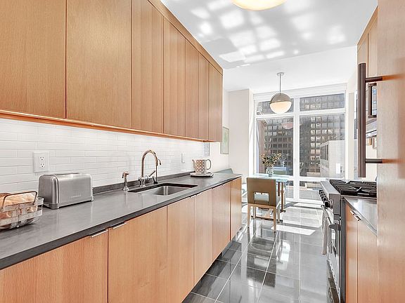 3rd image of 207 E 57th St APT 23B