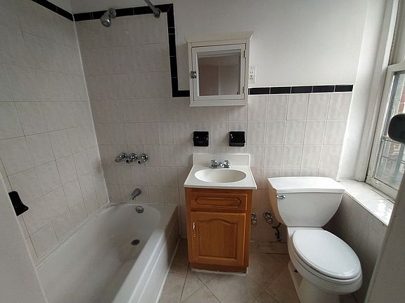 5th image of 32 Joralemon St APT D112
