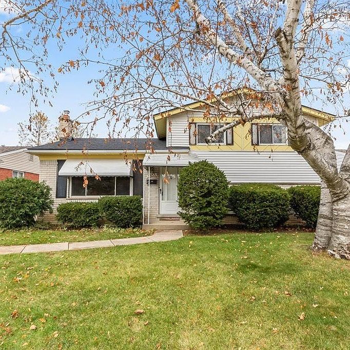 1st image of 28154 Mackenzie Dr