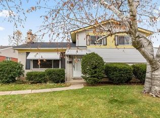 28154 Mackenzie Dr, Westland, MI 48185