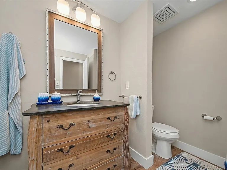 5408 Eagles Point Cir #302 — Photo 32