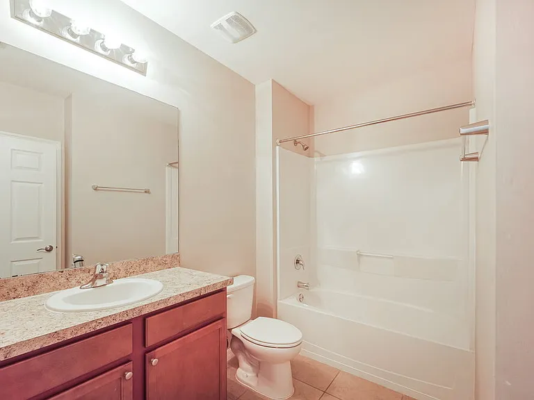 627 SW 27th Ter — Photo 15