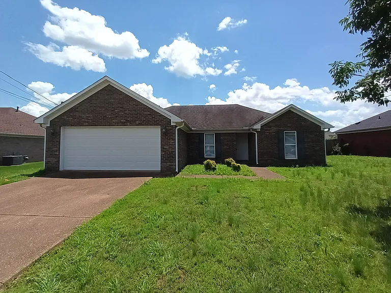 162 Romie Dr — Photo 1
