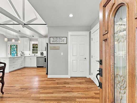 3rd image of 100 Brandon Dr