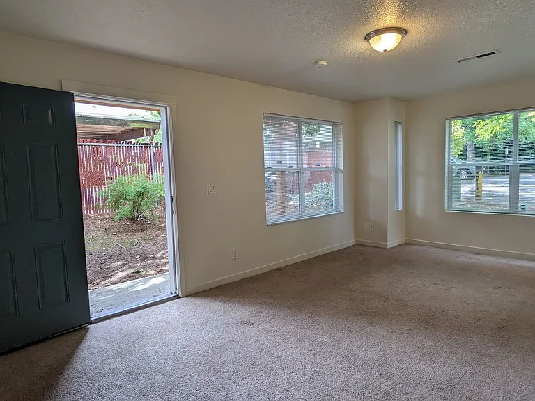 Halsey East Townhomes — Photo 253