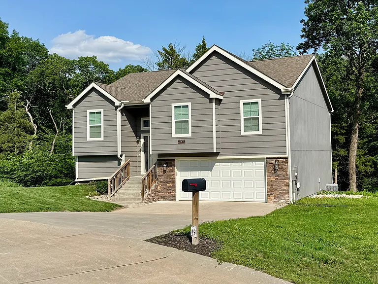 4923 Shadowridge Dr — Photo 1