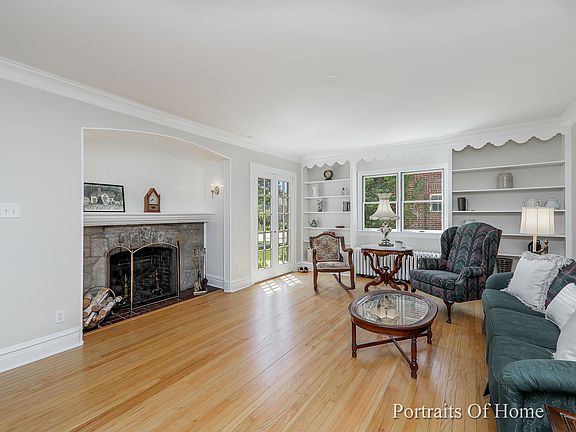 3rd image of 688 Euclid Ave