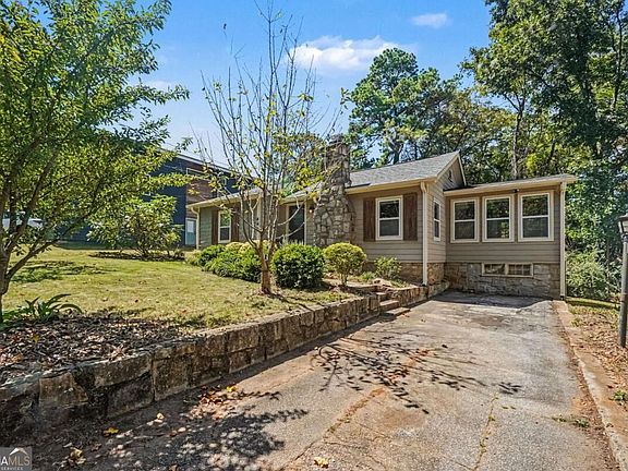 3rd image of 442 Spring Dr