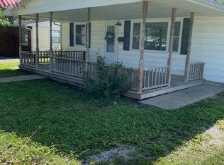 15 E Lawn Dr, Taylorville, IL 62568