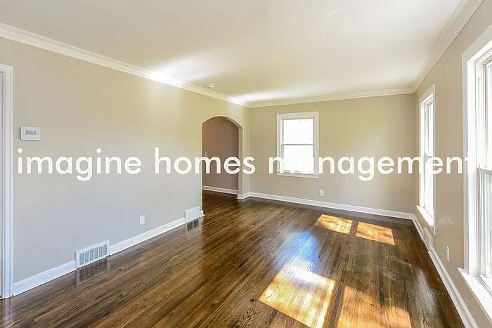 4 bed, 1.5 bath, 1234 sqft, $2,699 — Photo 2