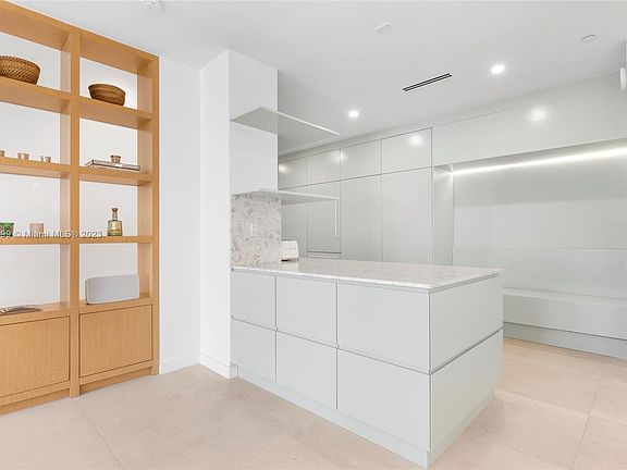 3rd image of 10175 Collins Ave #Penthouse 6
