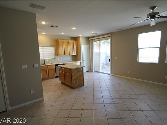 4th image of 143 Cadrow Castle Ct