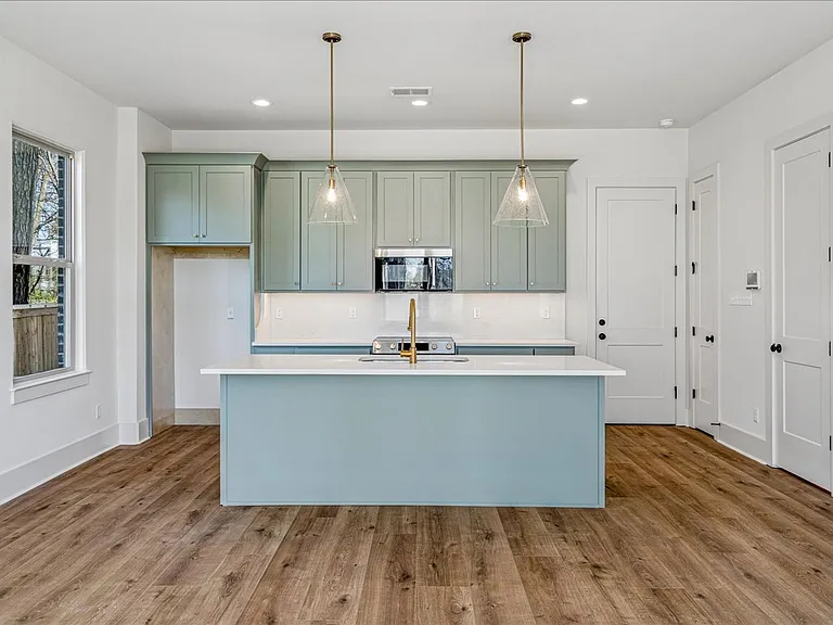 5486 End Village Dr E — Photo 5