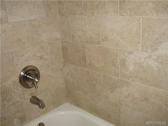 5th image of 95 Coshway Pl