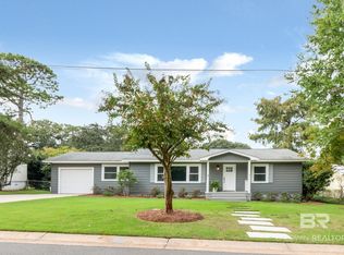 216 Pinecrest Ln, Fairhope, AL 36532