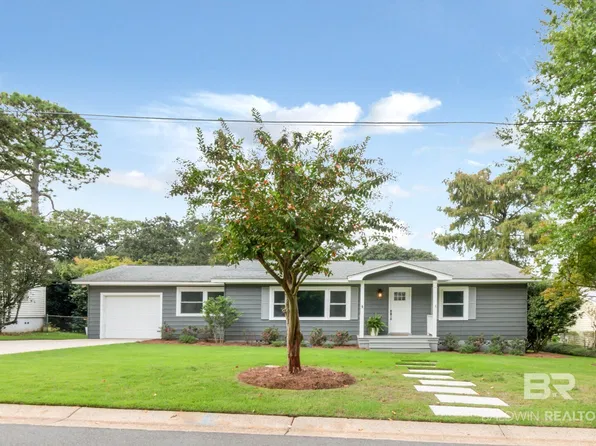 216 Pinecrest Ln, Fairhope, AL 36532