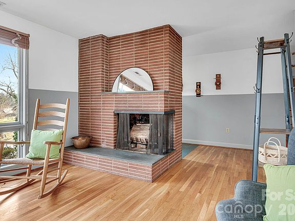 5th image of 17 Swindale St