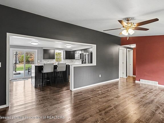 4th image of 3580 Edgar Rd