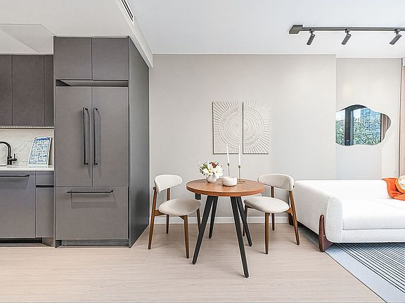 5th image of 196 Stanhope St #3B
