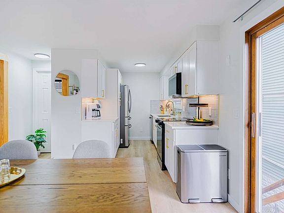 5th image of 27 Silver Rd Unit 27