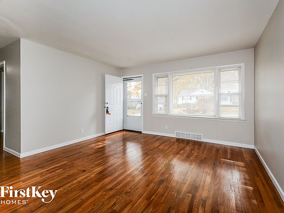 2nd image of 10909 Edgecliffe Dr