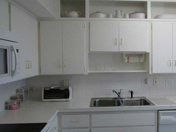 5th image of 2739 Ocean Dr