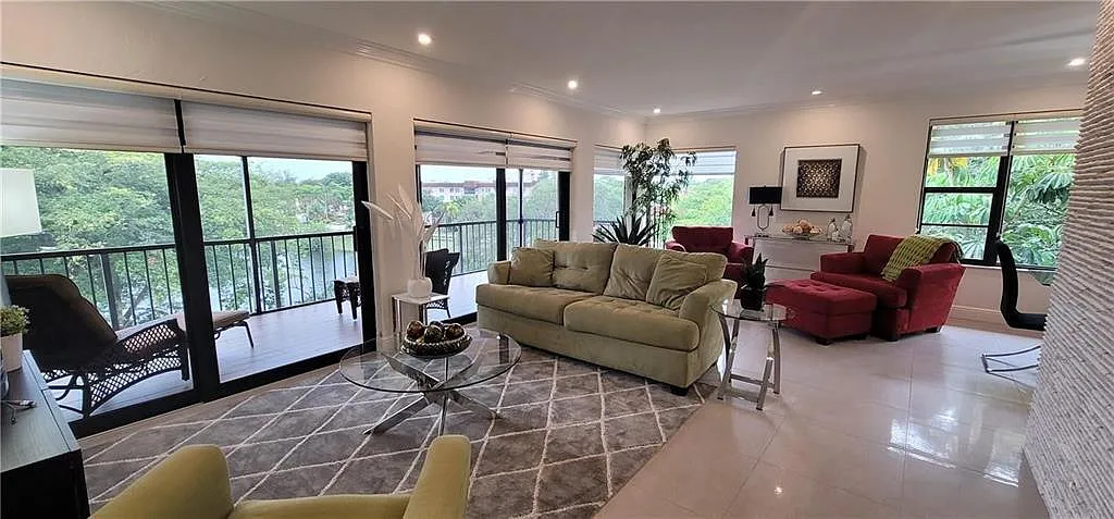3 bed, 2.0 bath, 1370 sqft, $2,750 — Photo 1