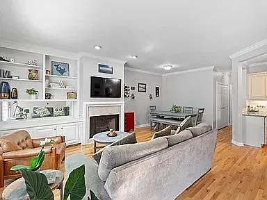 2 bed, 1212 sqft, $1,950 — Photo 3