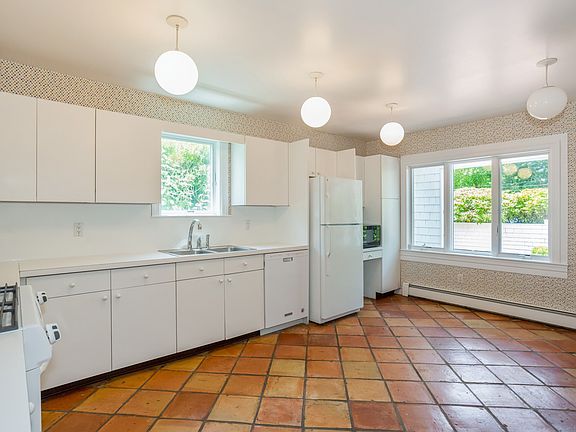 5th image of 155 Hill St APT 25
