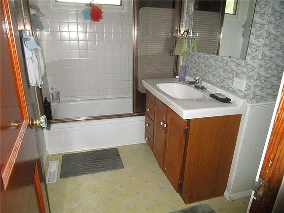 4th image of 604 Spruce St