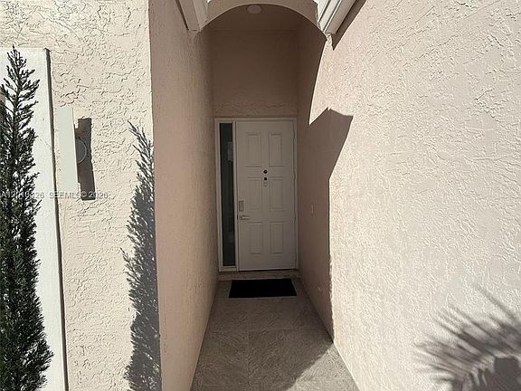 5th image of 10809 Madison Dr