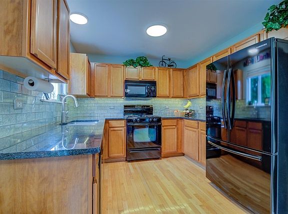 4th image of 2404 Rockwood Dr