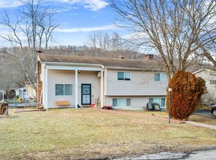 50 Merriewold Ln N, Monroe, NY