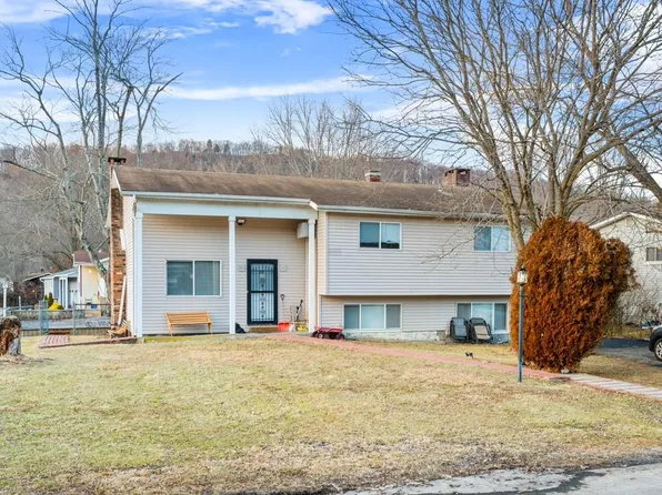 50 Merriewold Lane N, Monroe, NY 10950