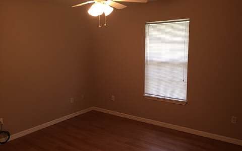 4th image of 904 Winderweedle St NW