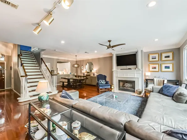 4455 Castle Court Pl, Houston, TX 77006