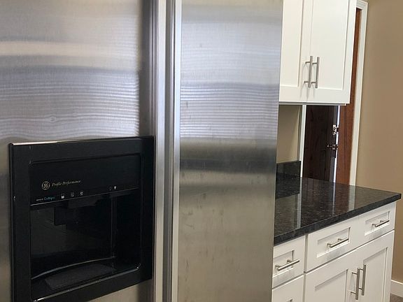 3rd image of 515 N Western Ave