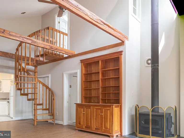 2031 Hillside Dr — Photo 10
