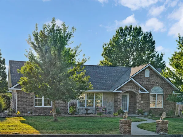 1485 S Village Lane, Bolivar, MO 65613