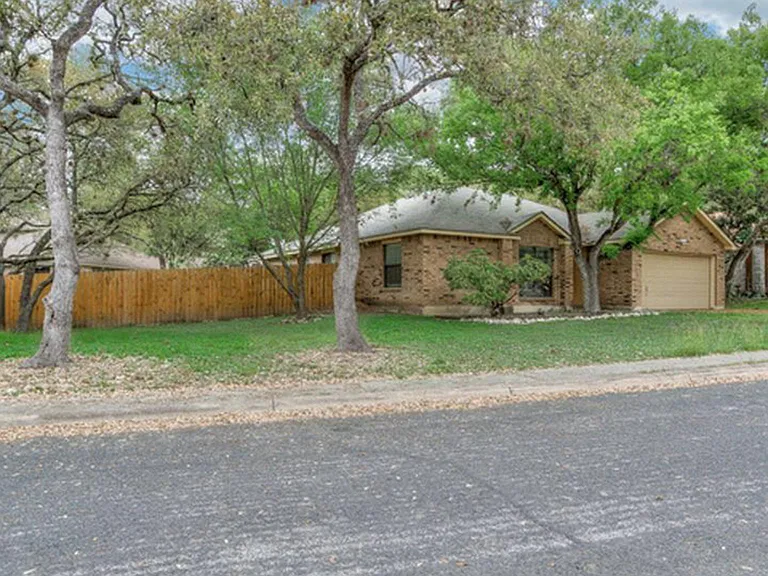 Freelan Dr — Photo 23