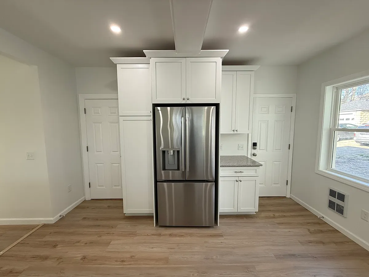 Building Photo - 328 1st St #1